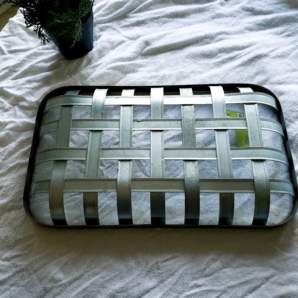 Farmhouse Distressed Metal Tobacco Basket NWT - Picture 5 of 5